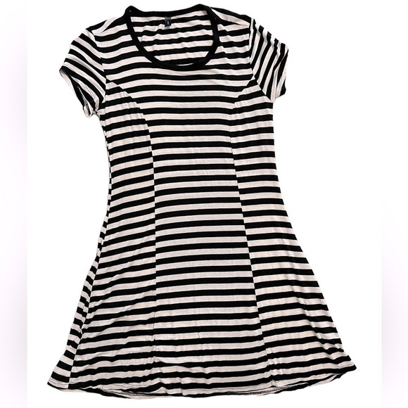 Dresses & Skirts - Women’s striped dress | Medium